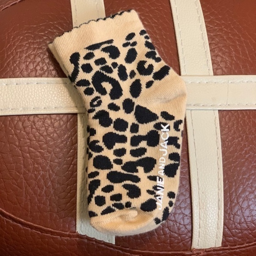 Janie and jack girl cheetah print socks pair 2-3 Y